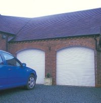 Roller shutters in arched openings