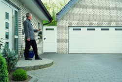 4 LPU 40 S Ribbed coloured Hormann sectional doors